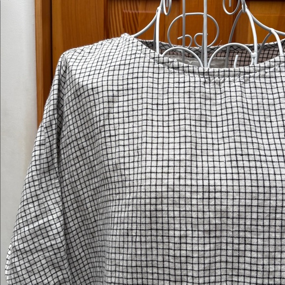 Not Perfect Linen tunic - Picture 2 of 9